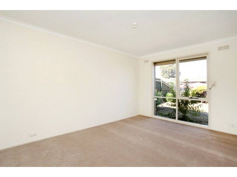 13 Clowes Street, Melton South VIC 3338