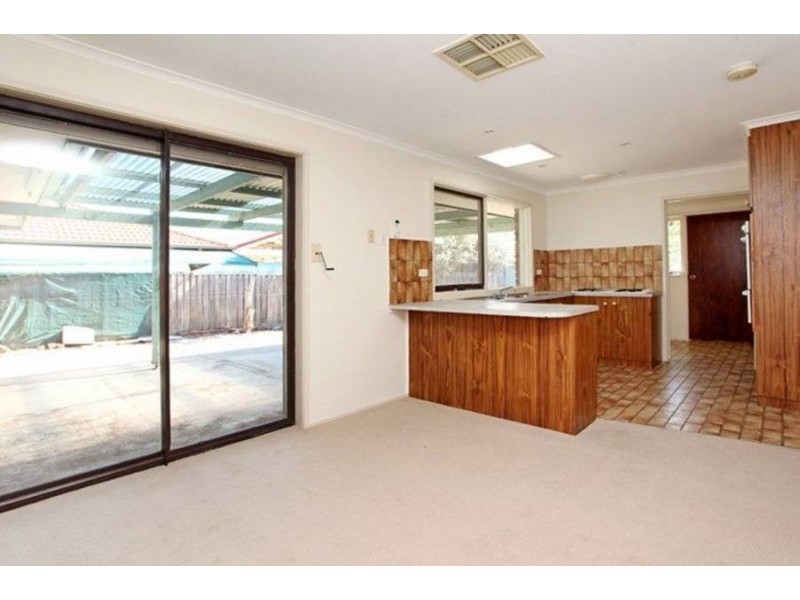 13 Clowes Street, Melton South VIC 3338