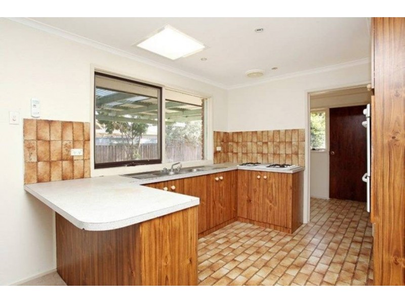 13 Clowes Street, Melton South VIC 3338