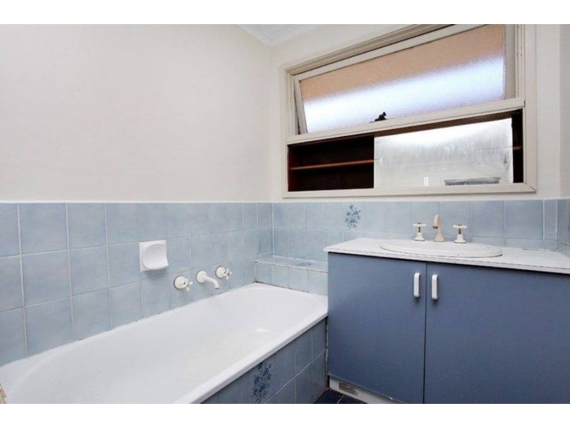 13 Clowes Street, Melton South VIC 3338