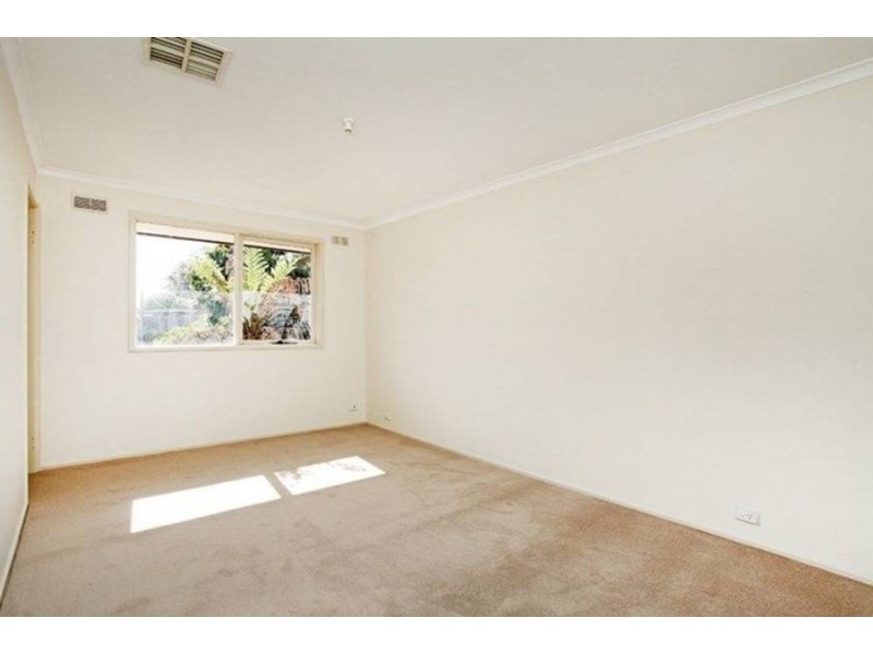 13 Clowes Street, Melton South VIC 3338