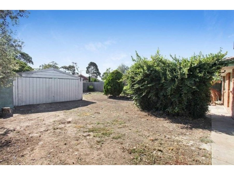 13 Clowes Street, Melton South VIC 3338
