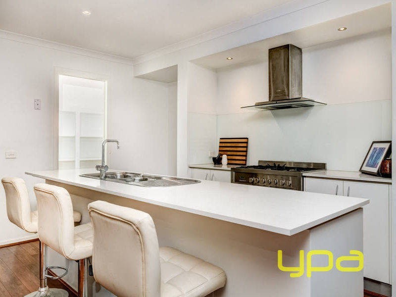 25 Finlay Avenue, Melton West VIC 3337