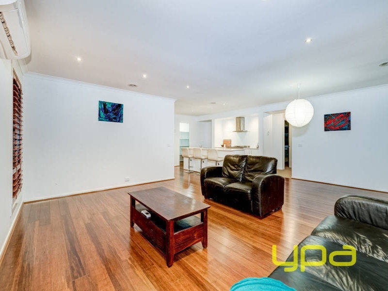 25 Finlay Avenue, Melton West VIC 3337