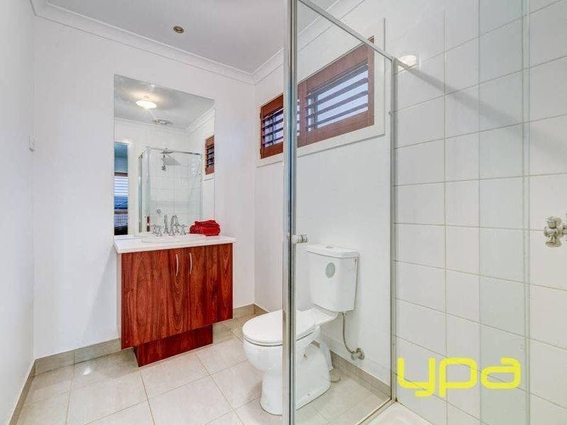 25 Finlay Avenue, Melton West VIC 3337