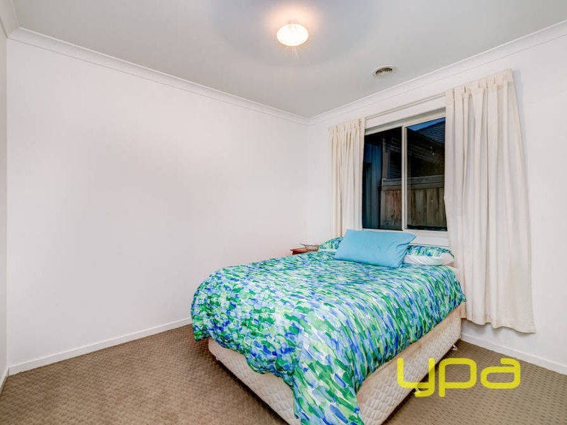 25 Finlay Avenue, Melton West VIC 3337