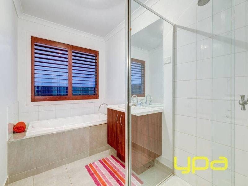 25 Finlay Avenue, Melton West VIC 3337