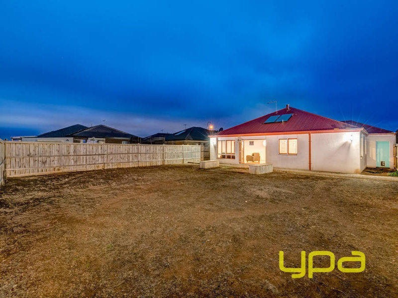 25 Finlay Avenue, Melton West VIC 3337