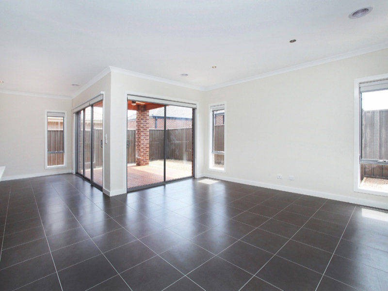 6 Marble Drive, Melton South VIC 3338