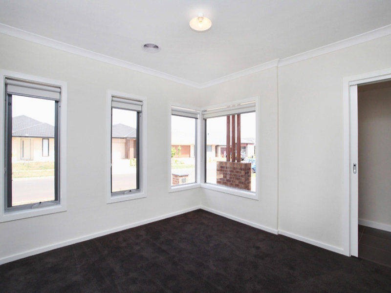 6 Marble Drive, Melton South VIC 3338