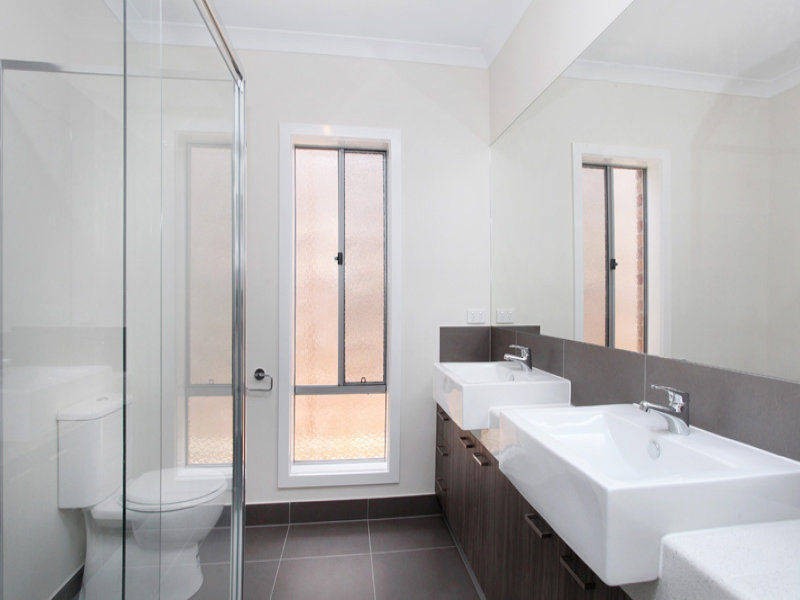 6 Marble Drive, Melton South VIC 3338