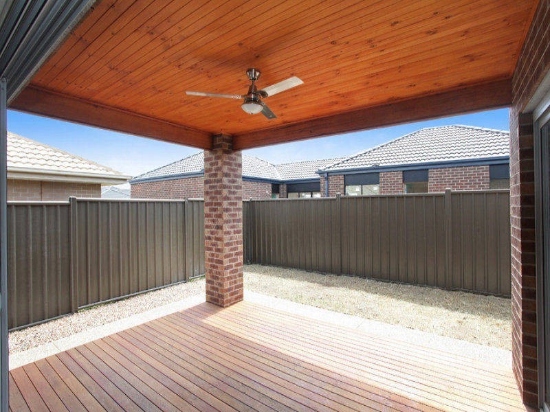 6 Marble Drive, Melton South VIC 3338