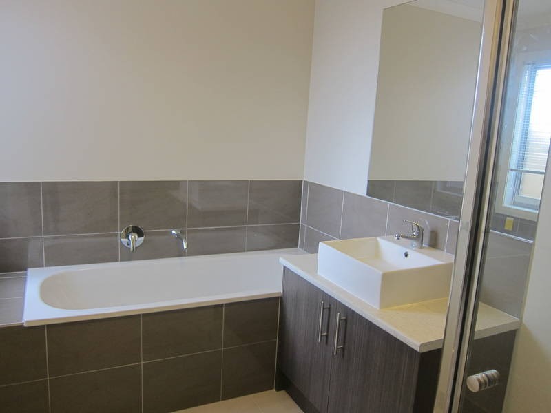 30 Leyana Crescent, Brookfield VIC 3338