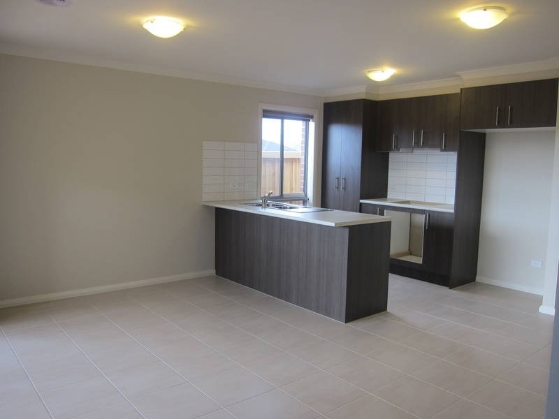 30 Leyana Crescent, Brookfield VIC 3338