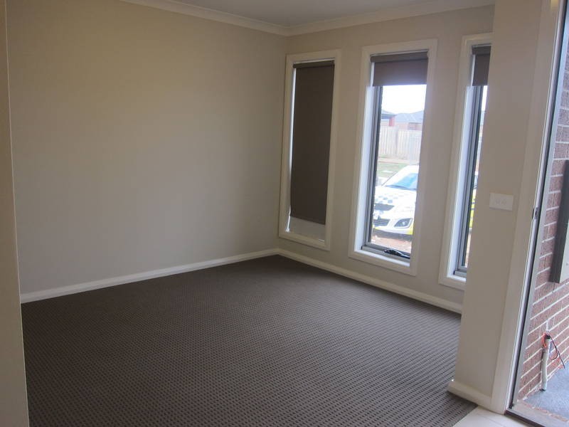 30 Leyana Crescent, Brookfield VIC 3338