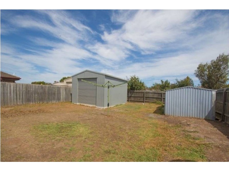 19 Morshead Street, Melton South VIC 3338