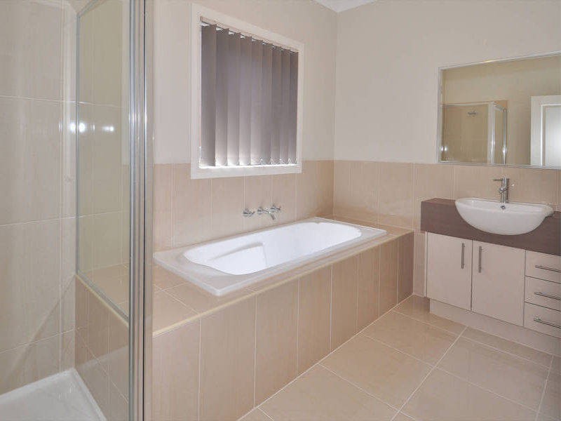 18 Leuca Avenue, Brookfield VIC 3338