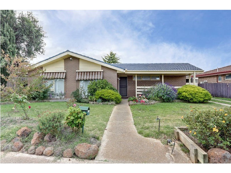 28 West Melton Dr, Melton West VIC 3337