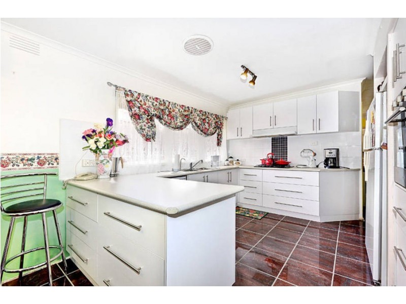 28 West Melton Dr, Melton West VIC 3337