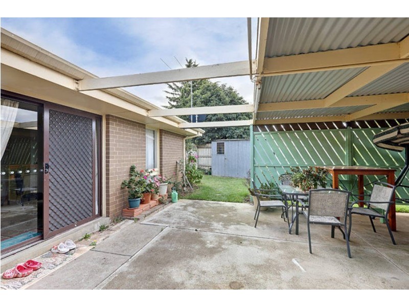 28 West Melton Dr, Melton West VIC 3337