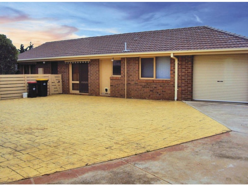 4 Pinnacle Crescent, Brookfield VIC 3338