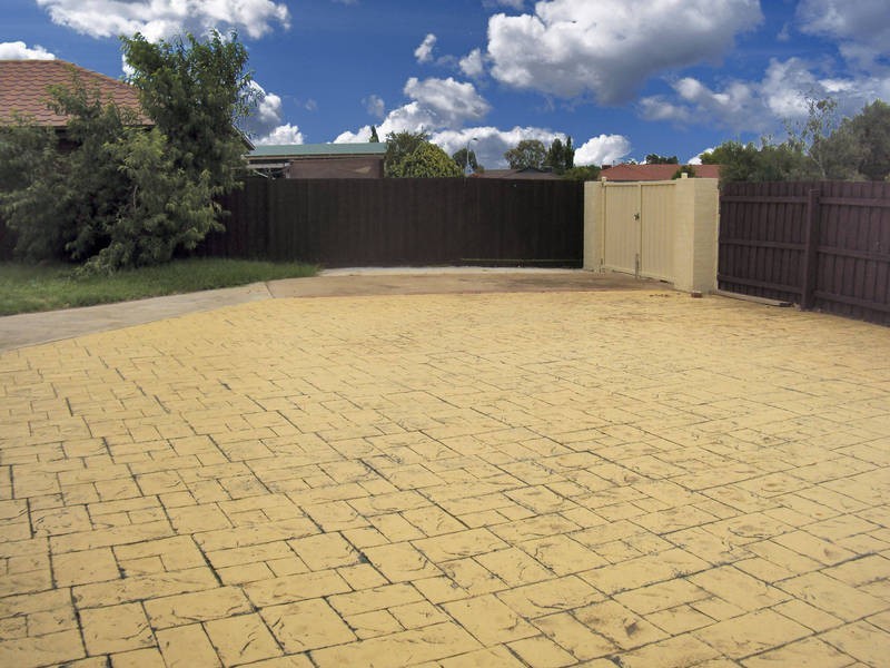 4 Pinnacle Crescent, Brookfield VIC 3338