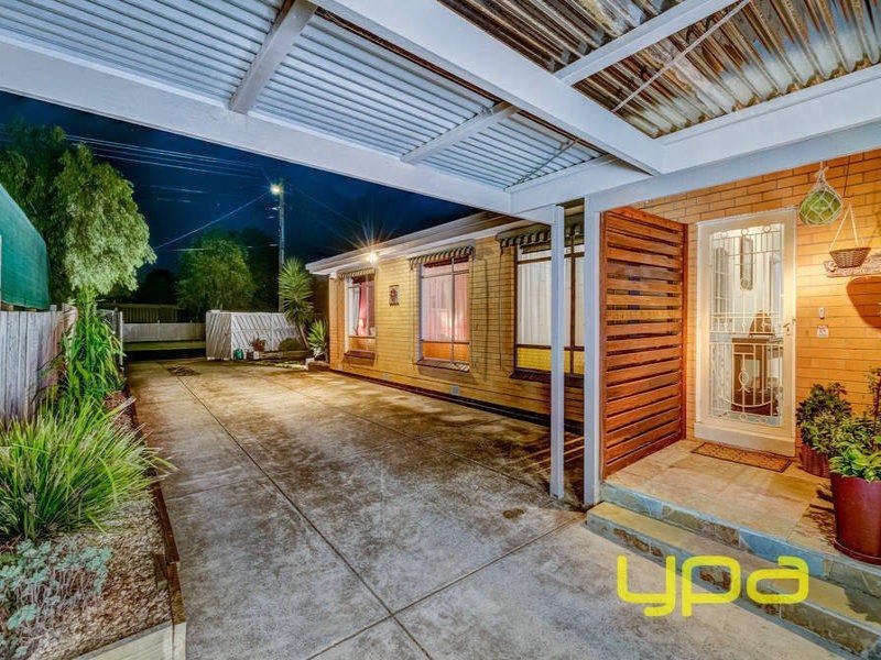 4 Childs Street, Melton South VIC 3338