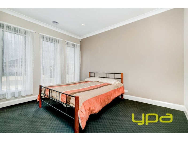 17 Lawrence Avenue, Melton West VIC 3337