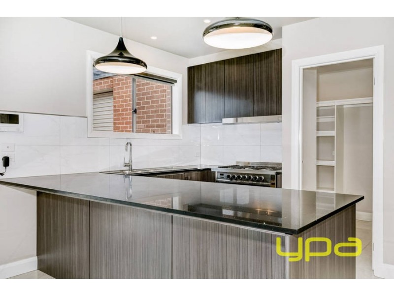 17 Lawrence Avenue, Melton West VIC 3337