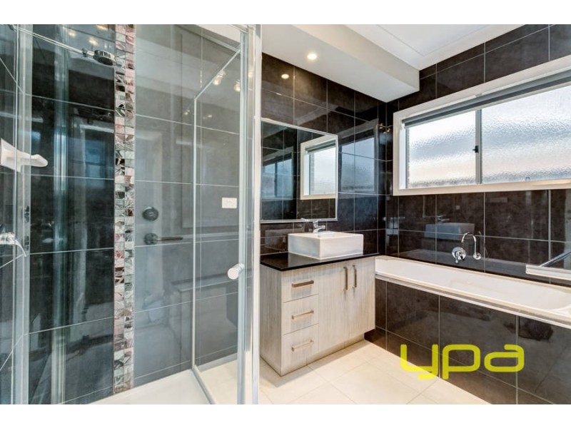 17 Lawrence Avenue, Melton West VIC 3337