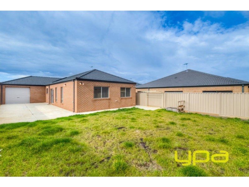 17 Lawrence Avenue, Melton West VIC 3337