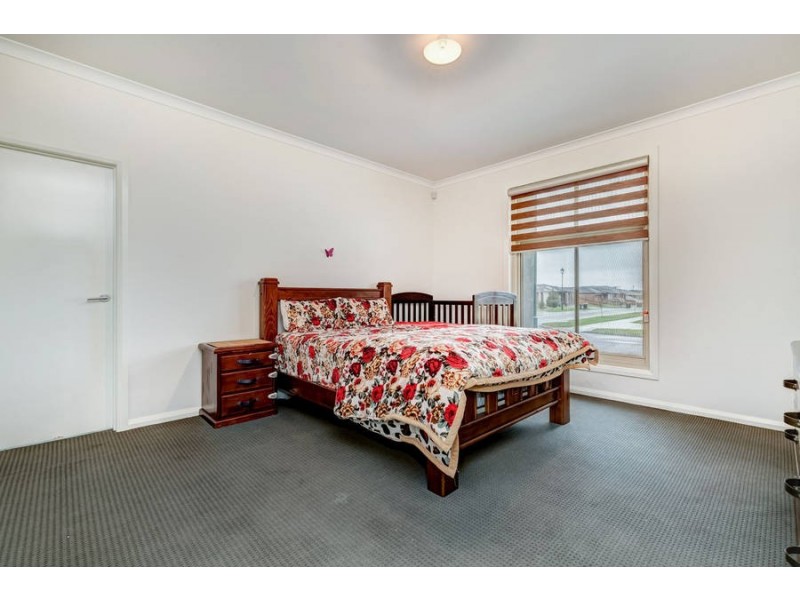 2 Maple Edge Boulevard, Brookfield VIC 3338