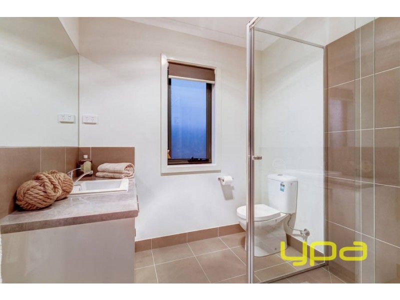 4 Karinya Way, Melton West VIC 3337