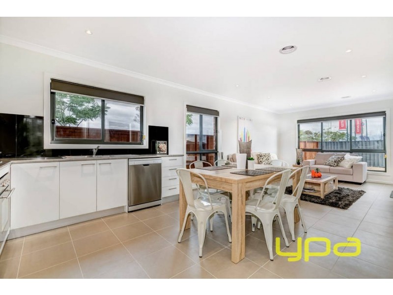 4 Karinya Way, Melton West VIC 3337