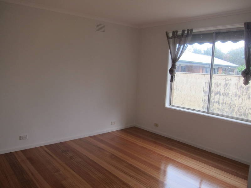 37 Kurrajong Crescent, Melton South VIC 3338