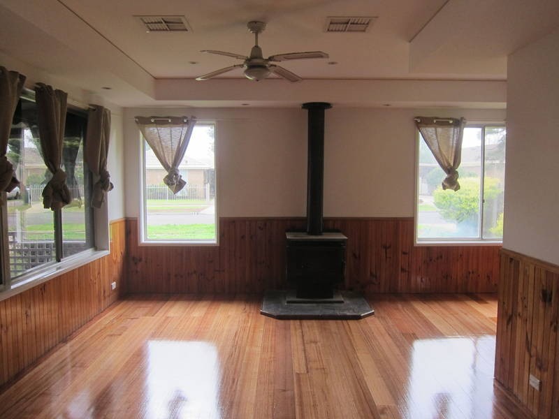 37 Kurrajong Crescent, Melton South VIC 3338