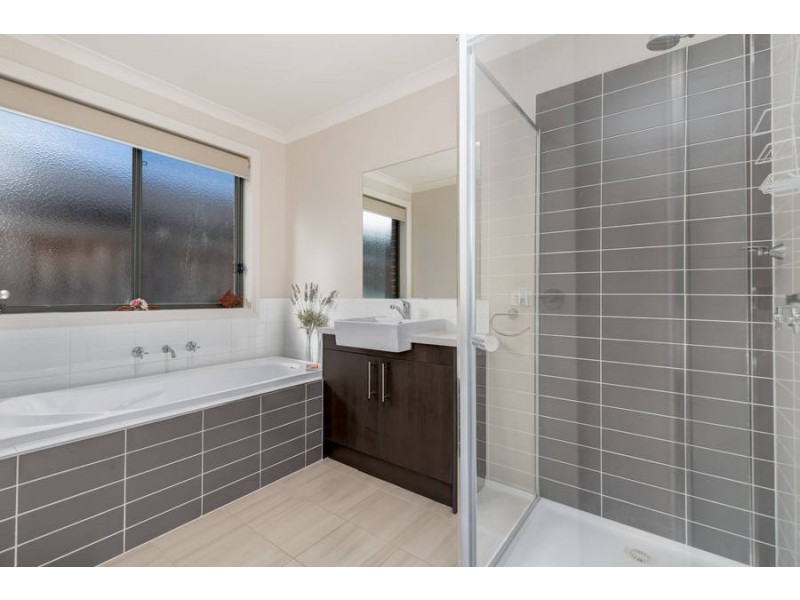 19 Gautam Grove, Melton West VIC 3337