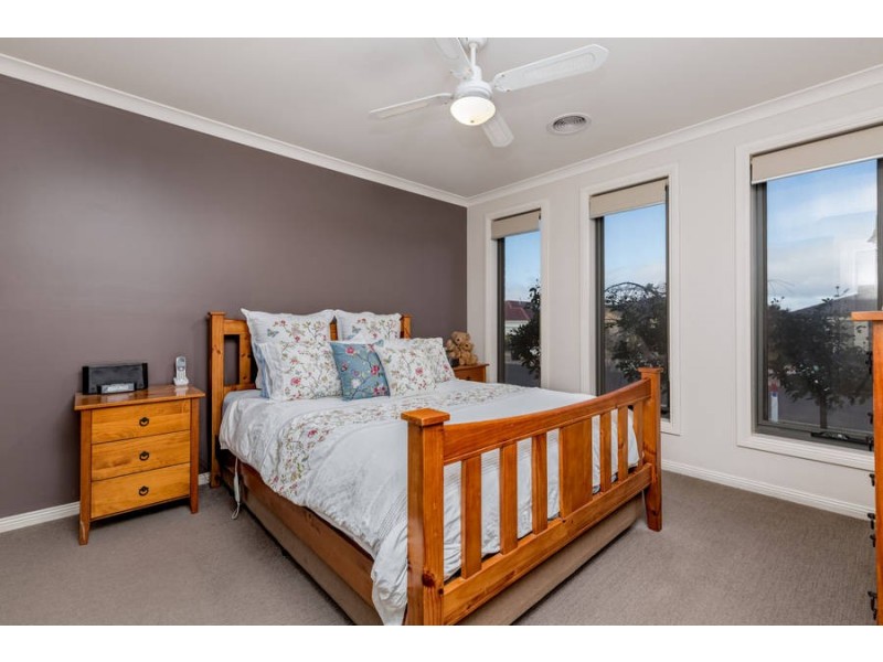 19 Gautam Grove, Melton West VIC 3337