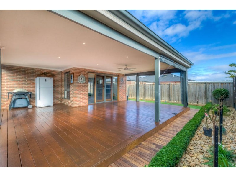 19 Gautam Grove, Melton West VIC 3337