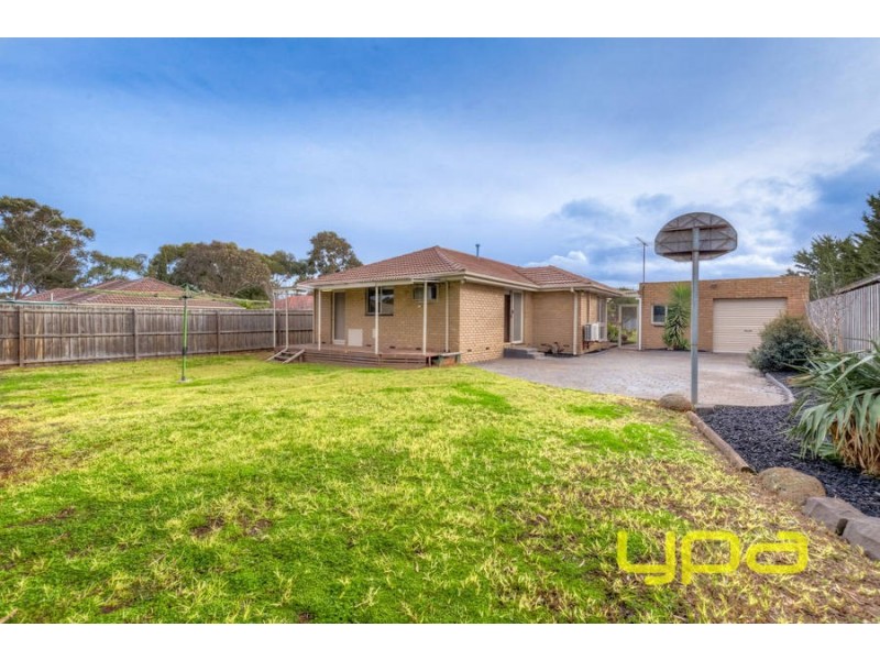 1  Dunvegan Drive, Kurunjang VIC 3337