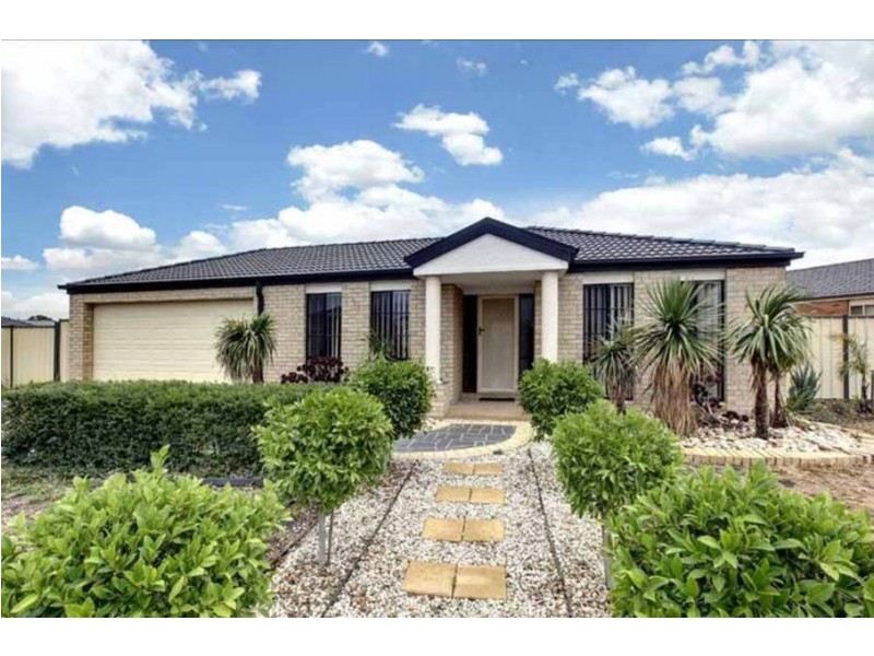 16 Sunderland Way, Melton West VIC 3337