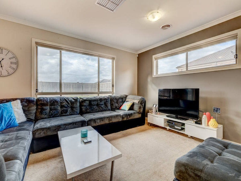 49 Gallery Avenue, Melton West VIC 3337