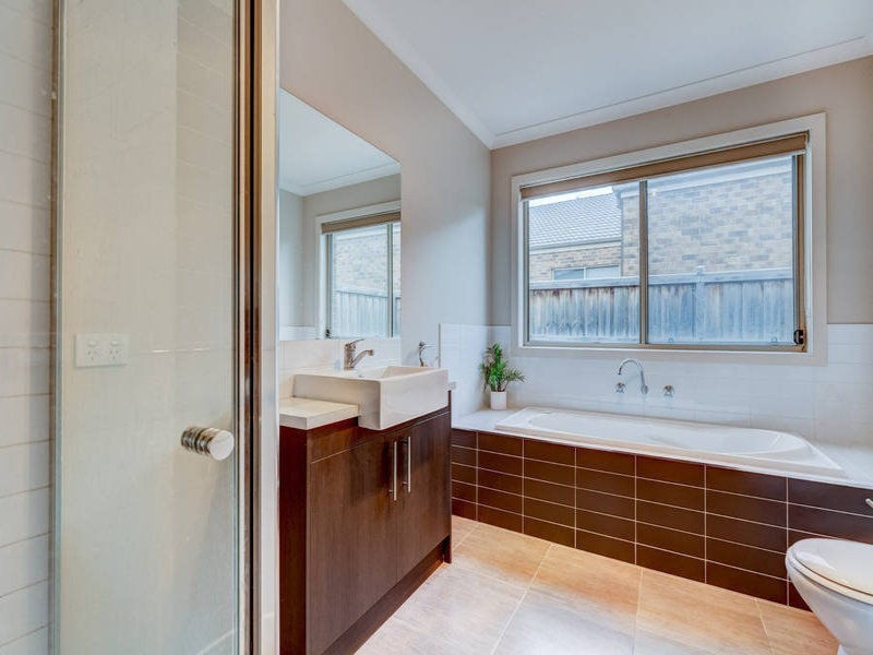 49 Gallery Avenue, Melton West VIC 3337