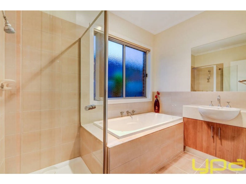 11 Gautam Grove, Melton West VIC 3337