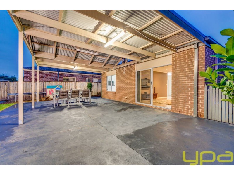 11 Gautam Grove, Melton West VIC 3337