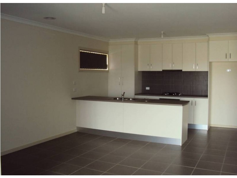 1/18 Marlo Drive, Melton West VIC 3337