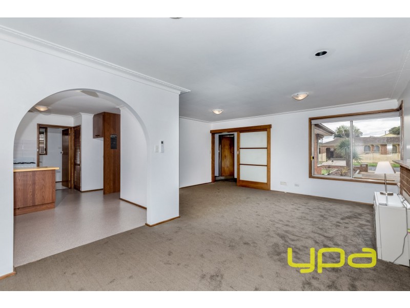 27 Acacia Crescent, Melton South VIC 3338