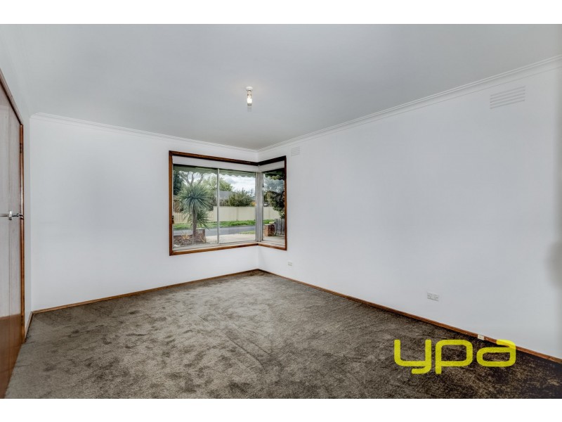 27 Acacia Crescent, Melton South VIC 3338