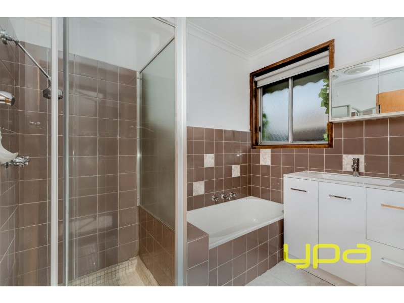 27 Acacia Crescent, Melton South VIC 3338