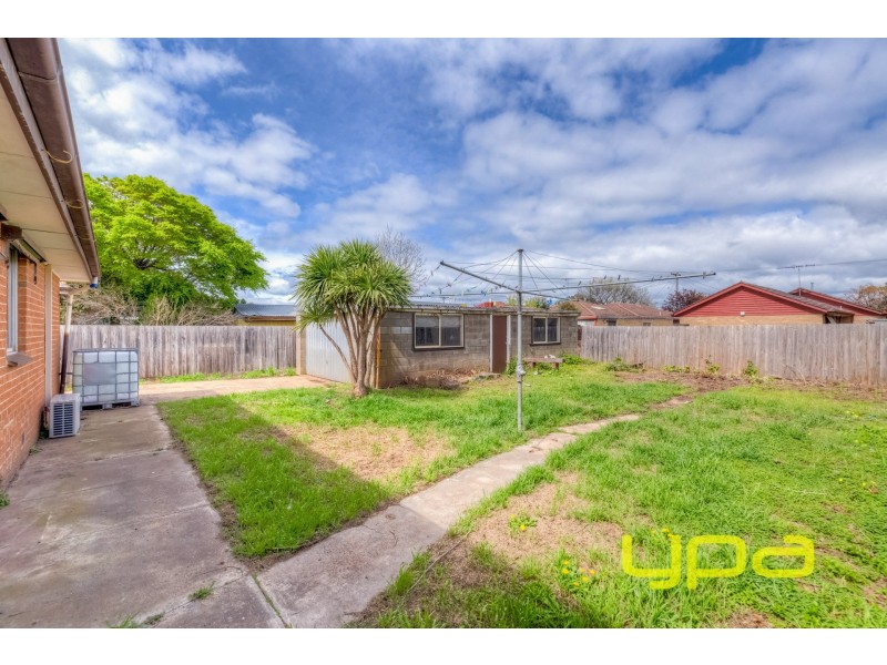 27 Acacia Crescent, Melton South VIC 3338